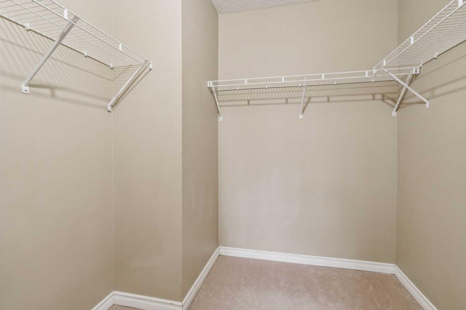 9302, 315 Southampton Drive SW