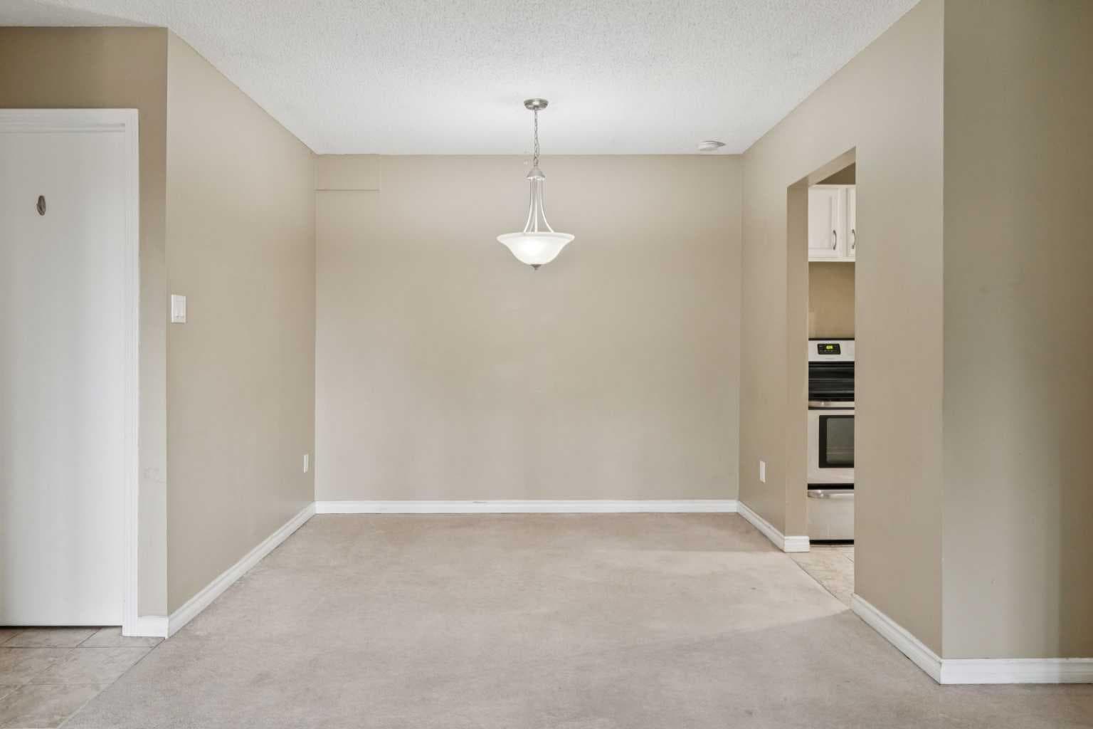 9302, 315 Southampton Drive SW
