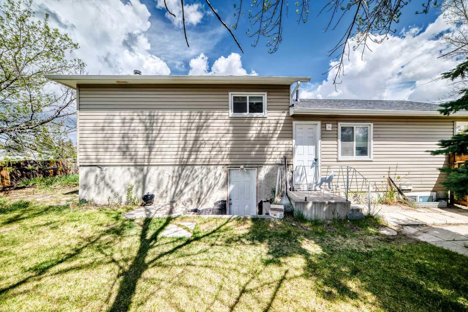 36 Castleglen Way NE