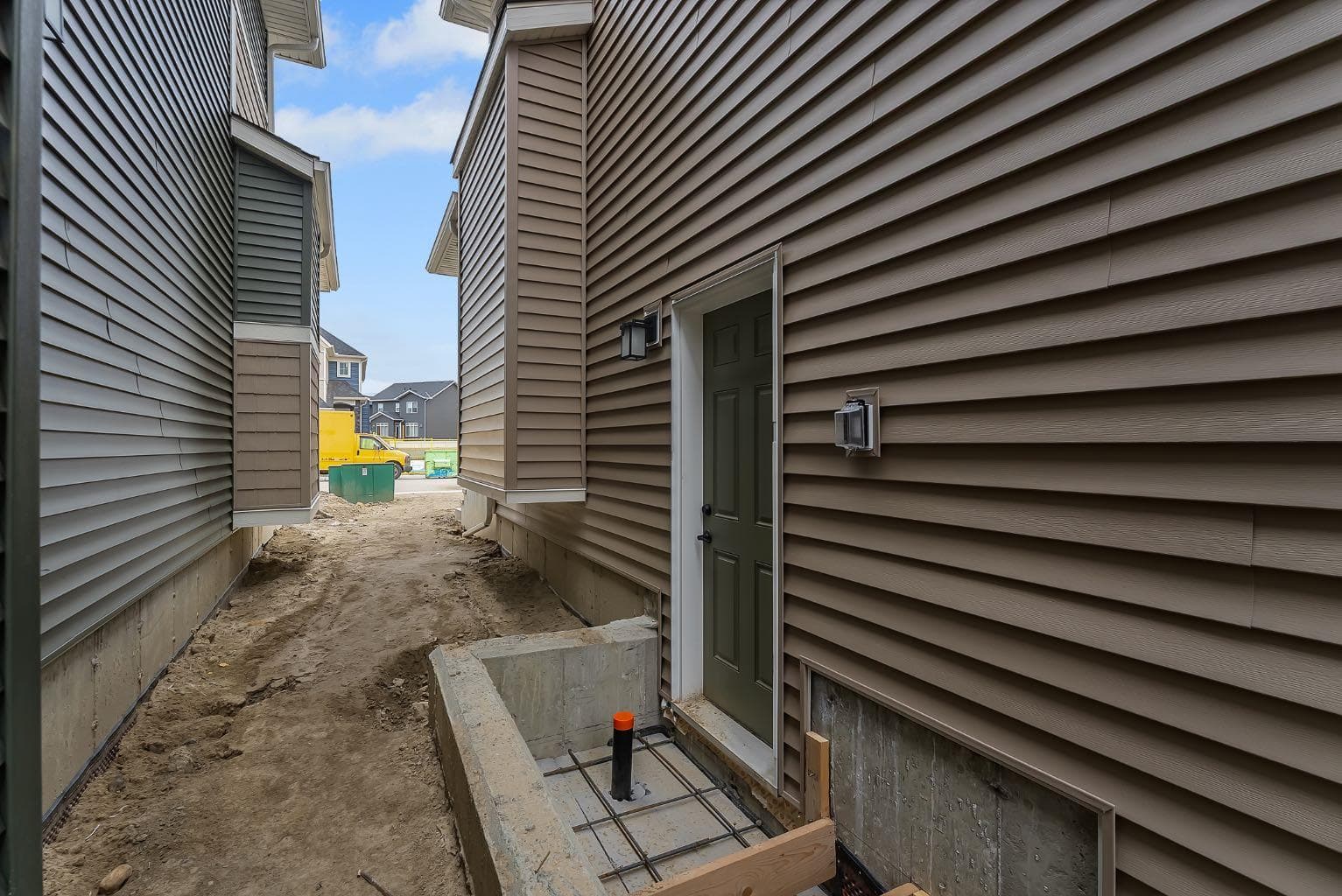 821 Baywater Place SW