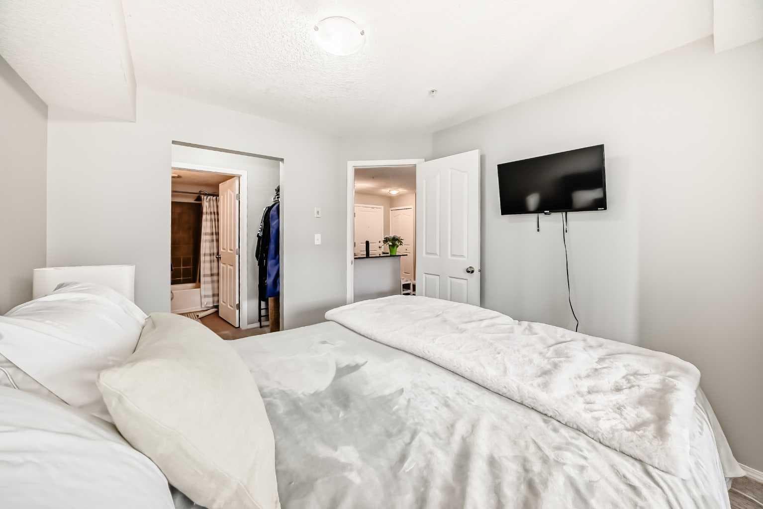 1305, 403 Mackenzie Way SW