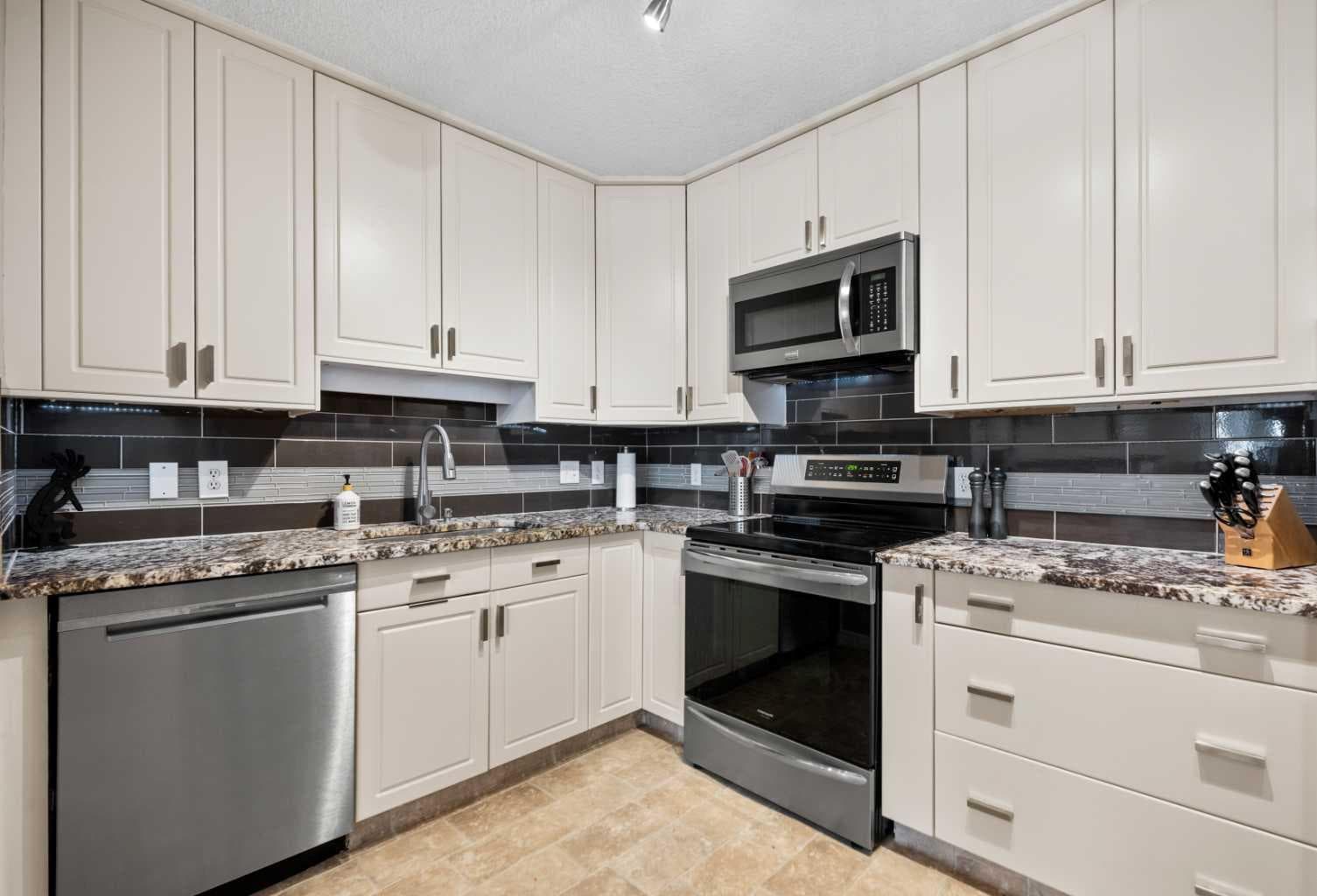 38 Richelieu Court SW