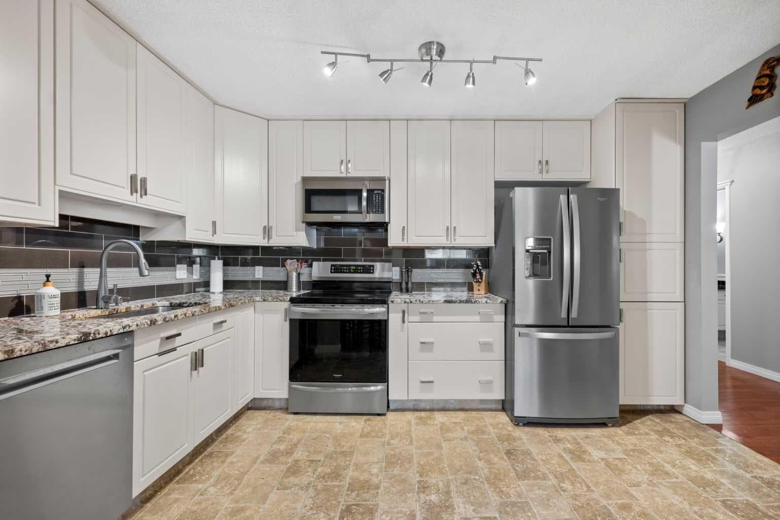 38 Richelieu Court SW