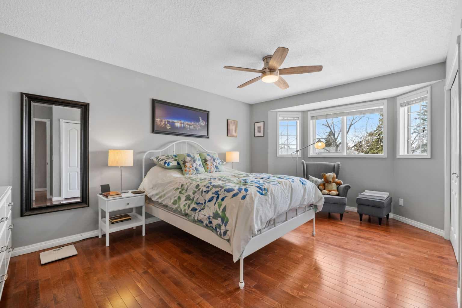 38 Richelieu Court SW