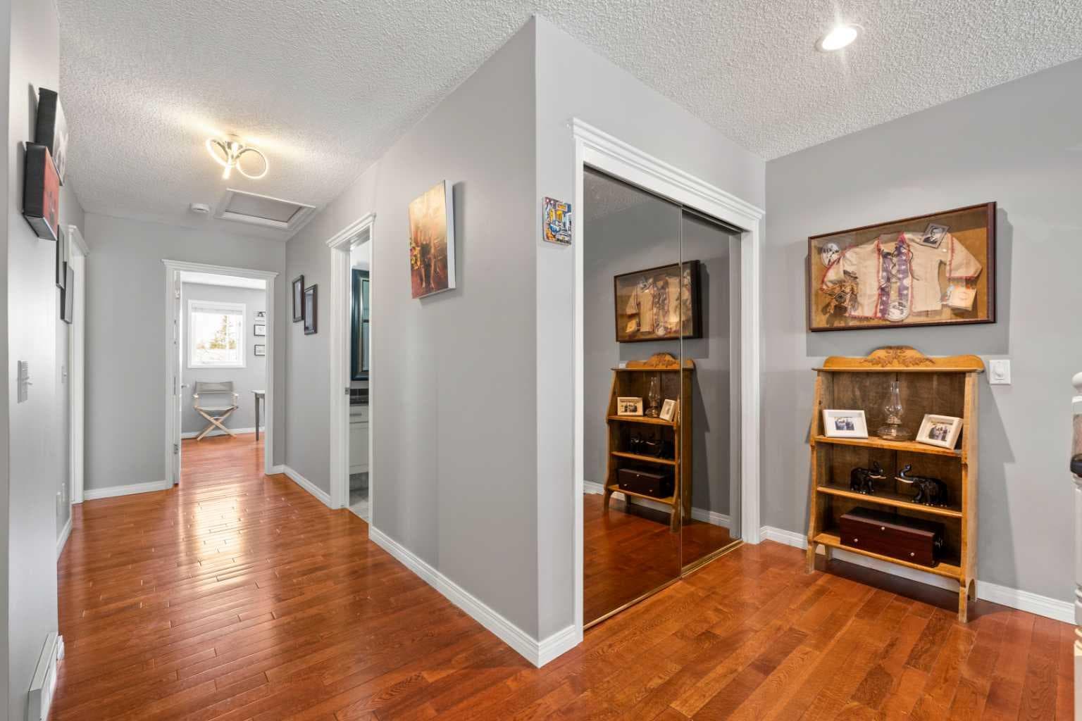 38 Richelieu Court SW