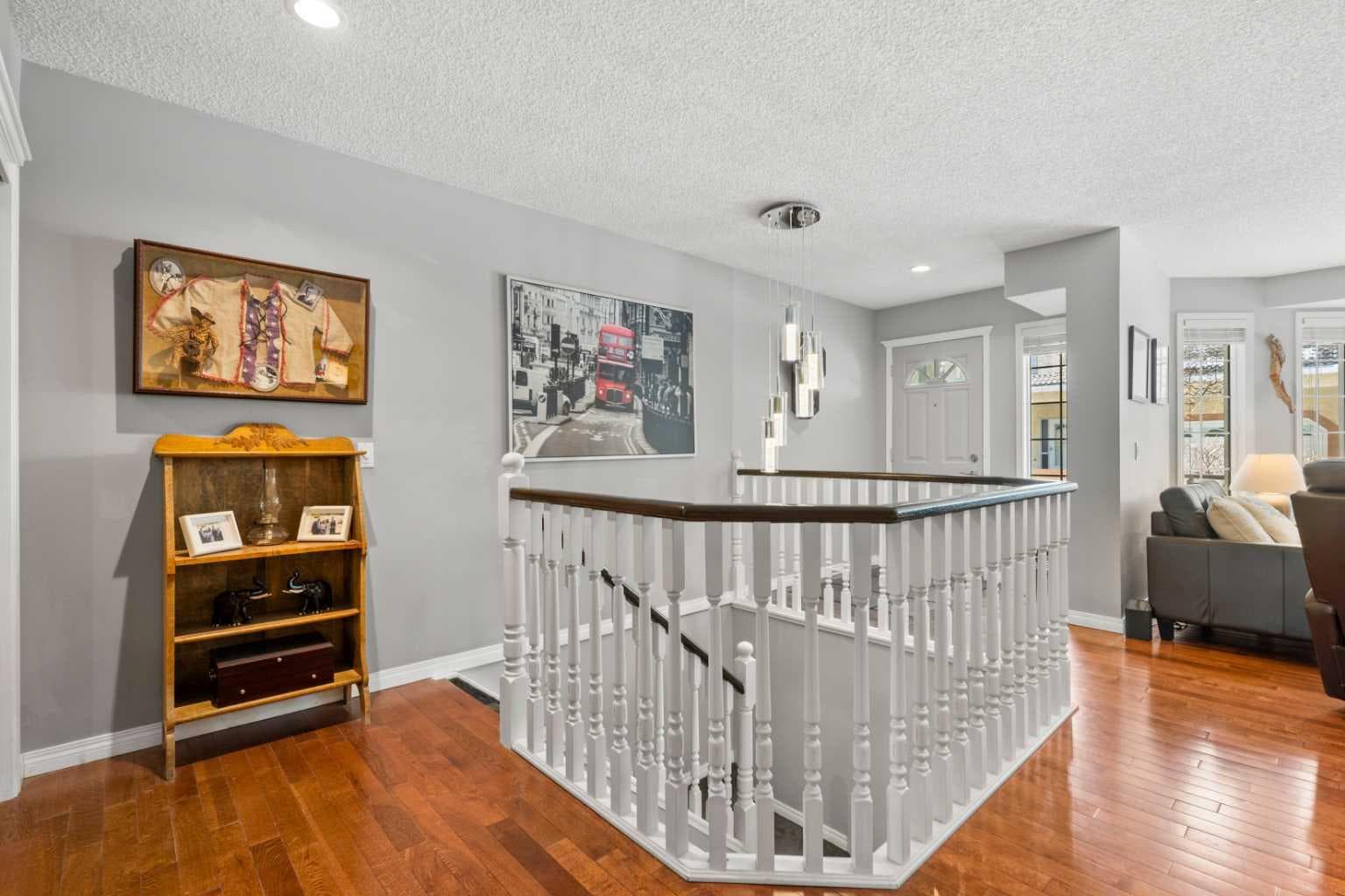 38 Richelieu Court SW