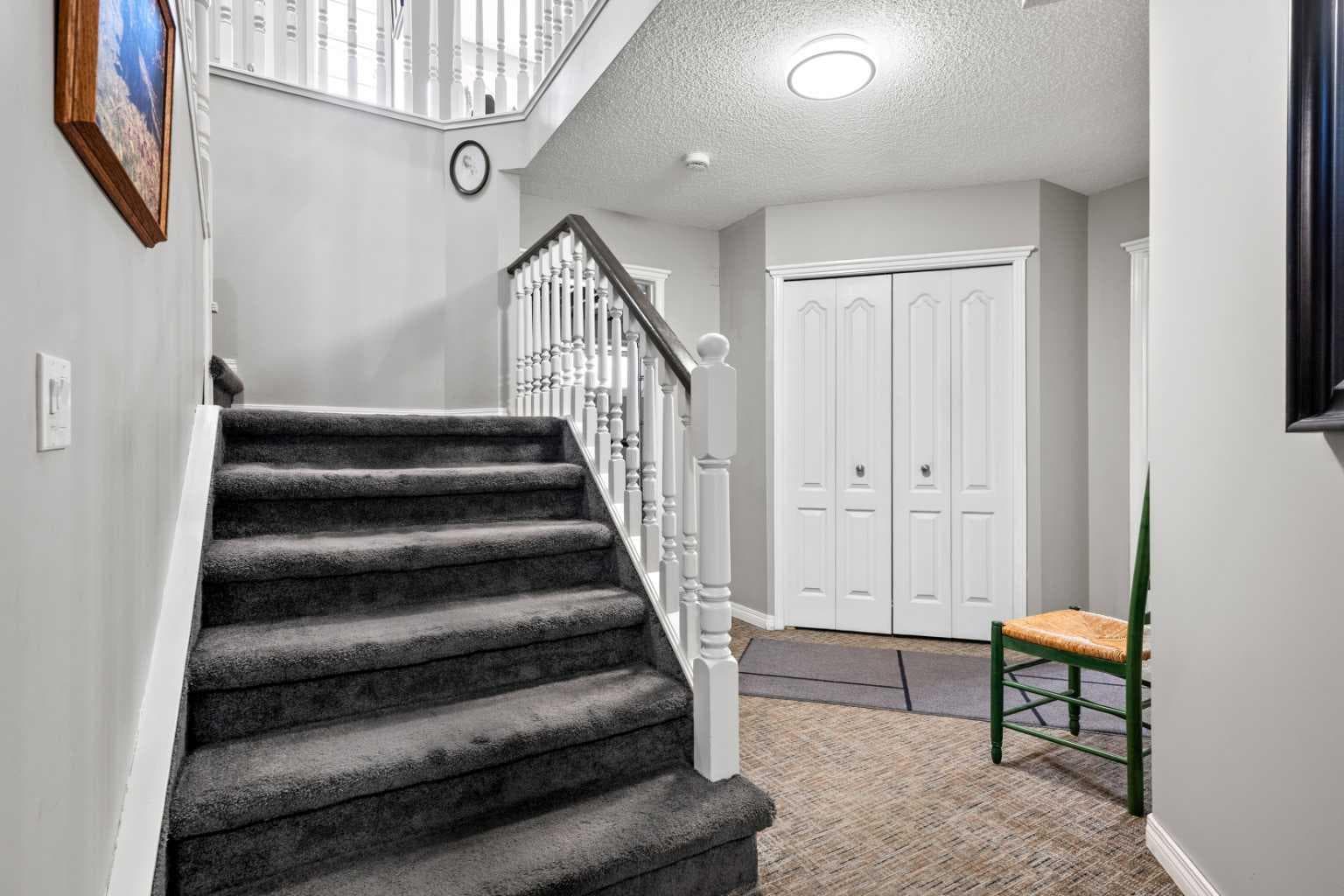 38 Richelieu Court SW