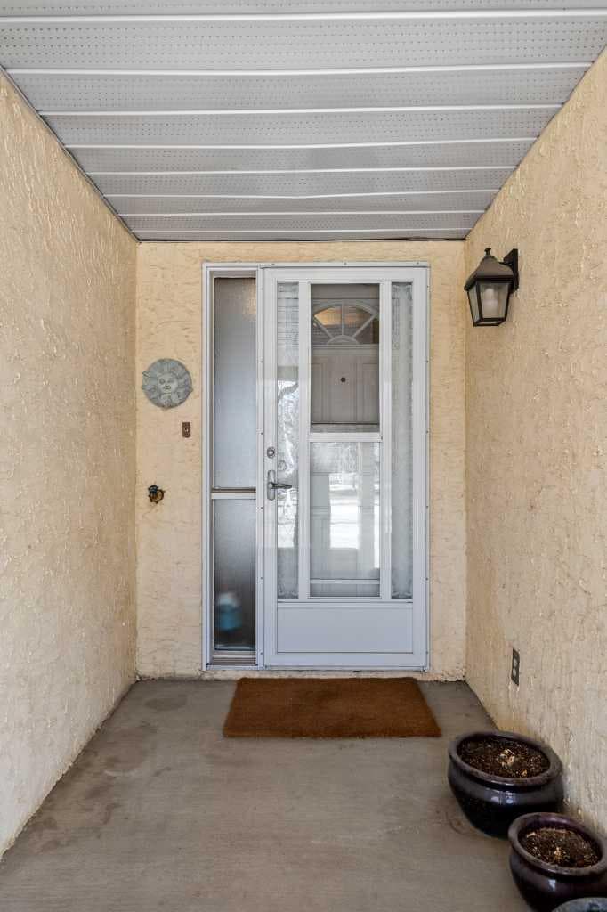 38 Richelieu Court SW