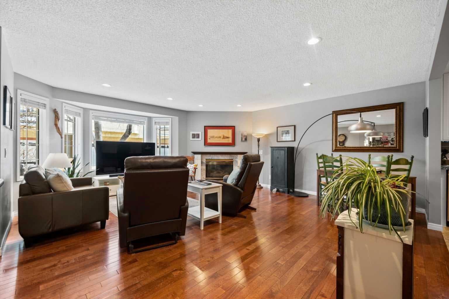38 Richelieu Court SW