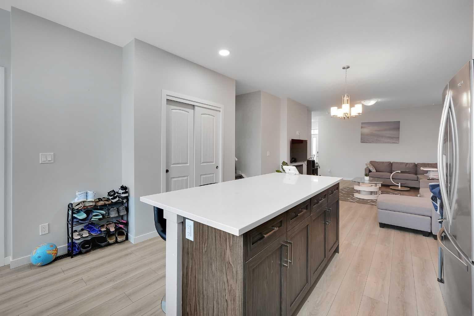 32 SETON Row SE