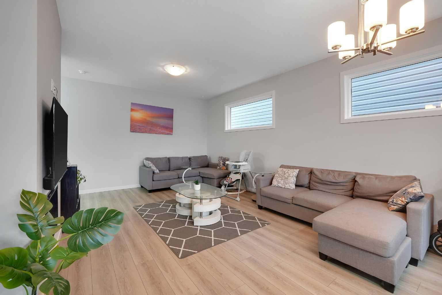 32 SETON Row SE