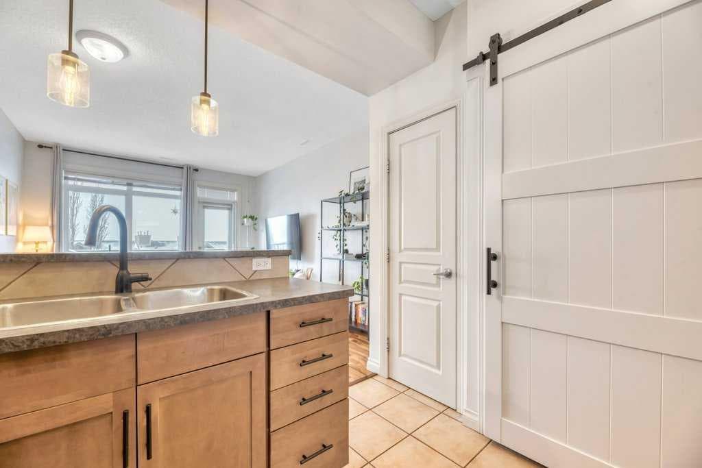 13, 148 Rockyledge View NW