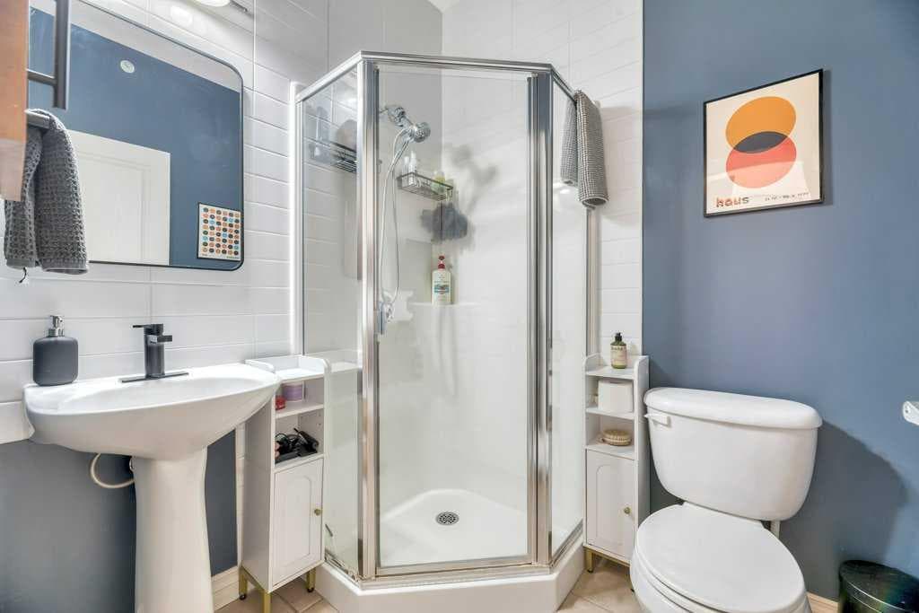 13, 148 Rockyledge View NW