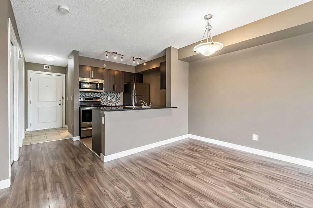 9410, 403 Mackenzie Way SW