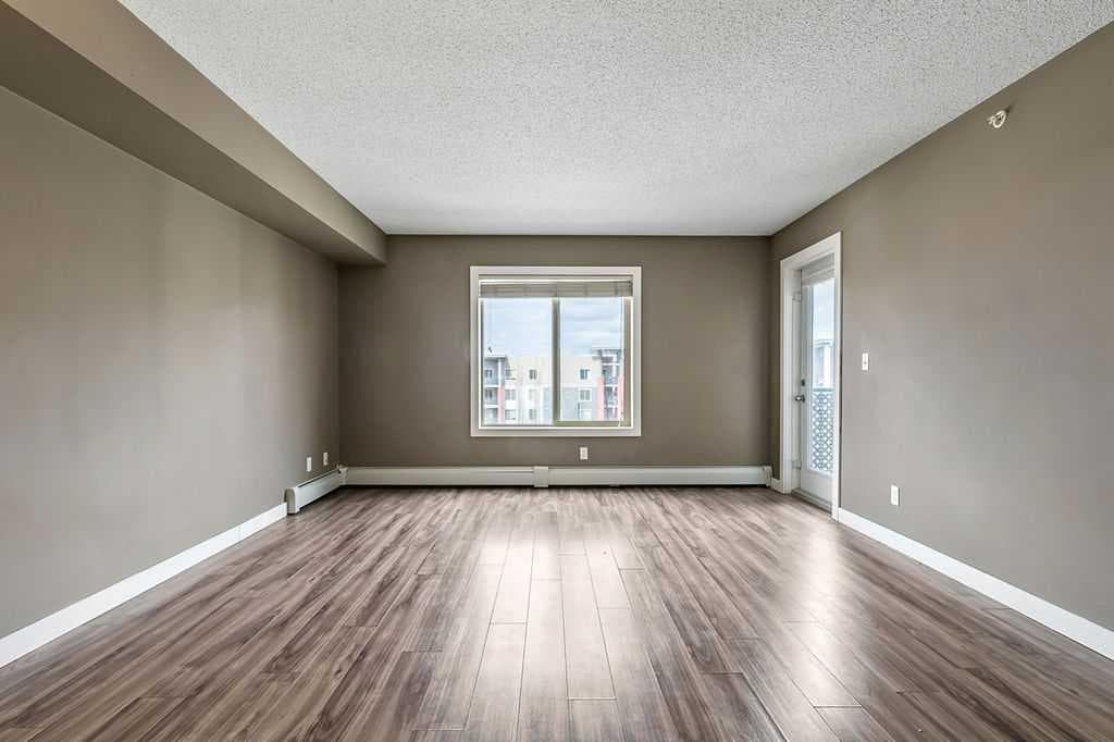 9410, 403 Mackenzie Way SW