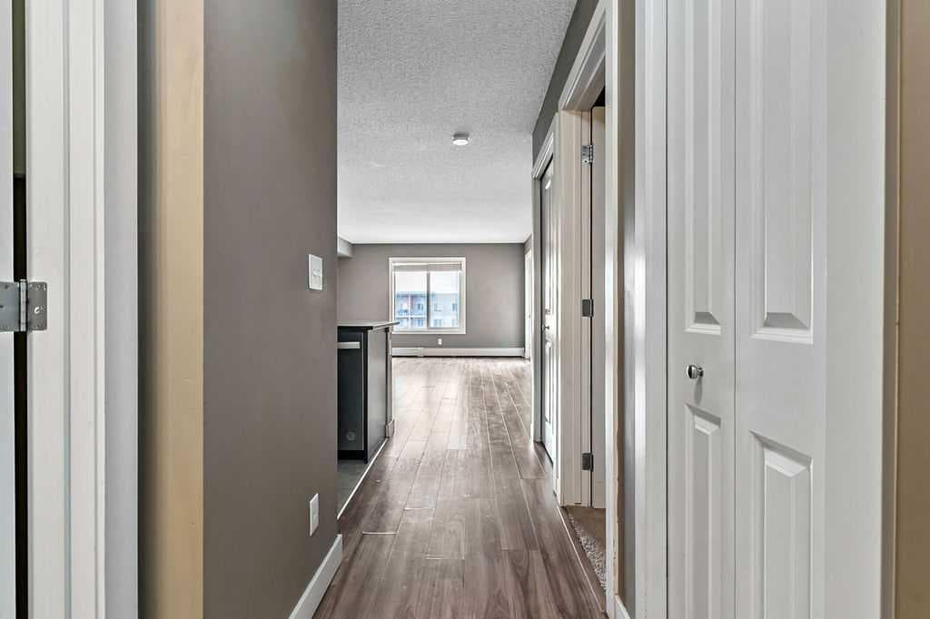 9410, 403 Mackenzie Way SW