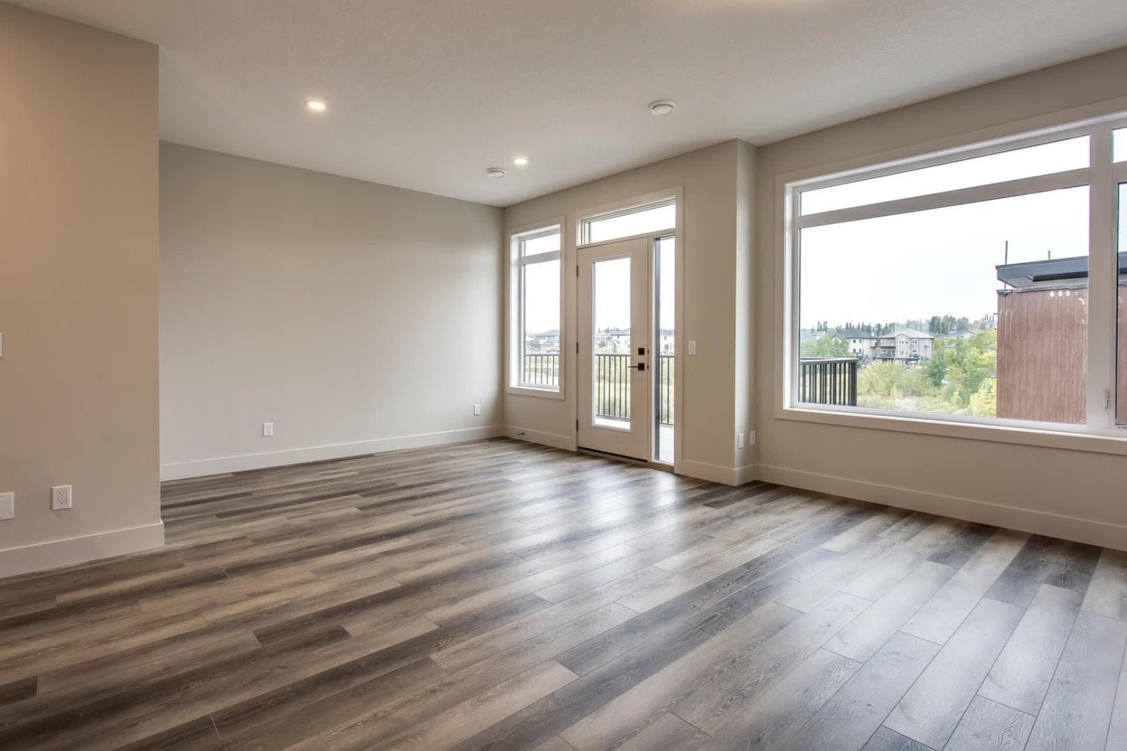 259 Royal Elm Road NW