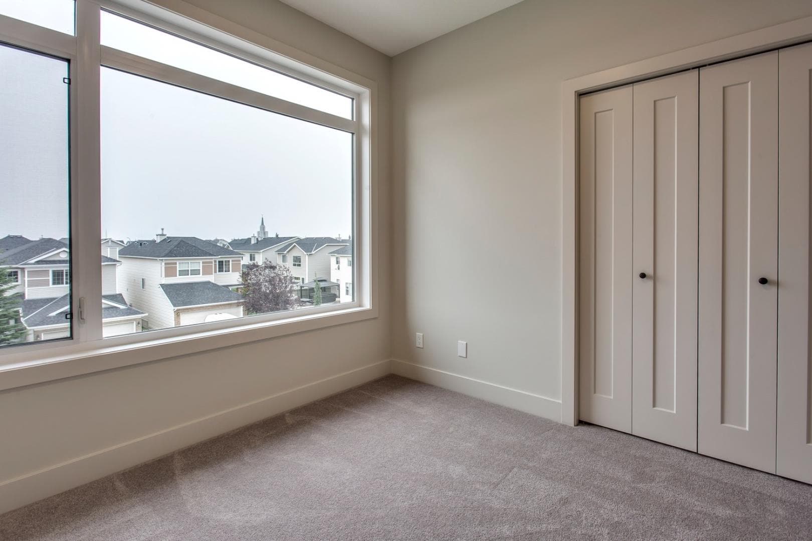 259 Royal Elm Road NW