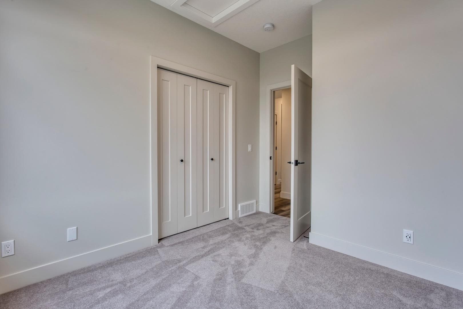 259 Royal Elm Road NW