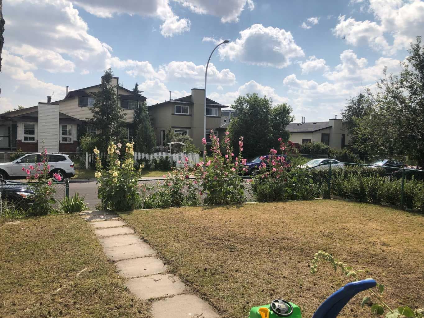 22 Whitman Close NE