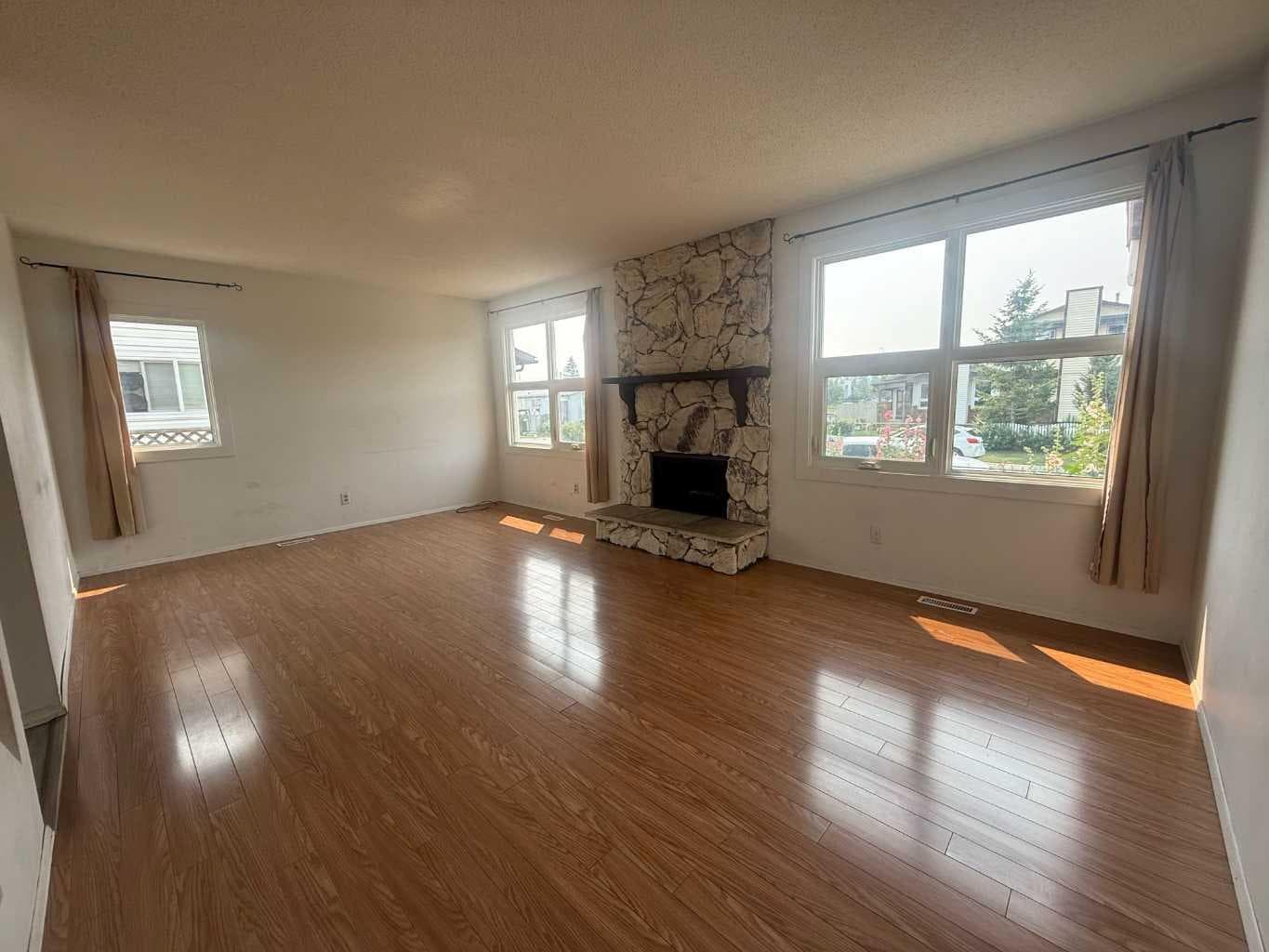 22 Whitman Close NE