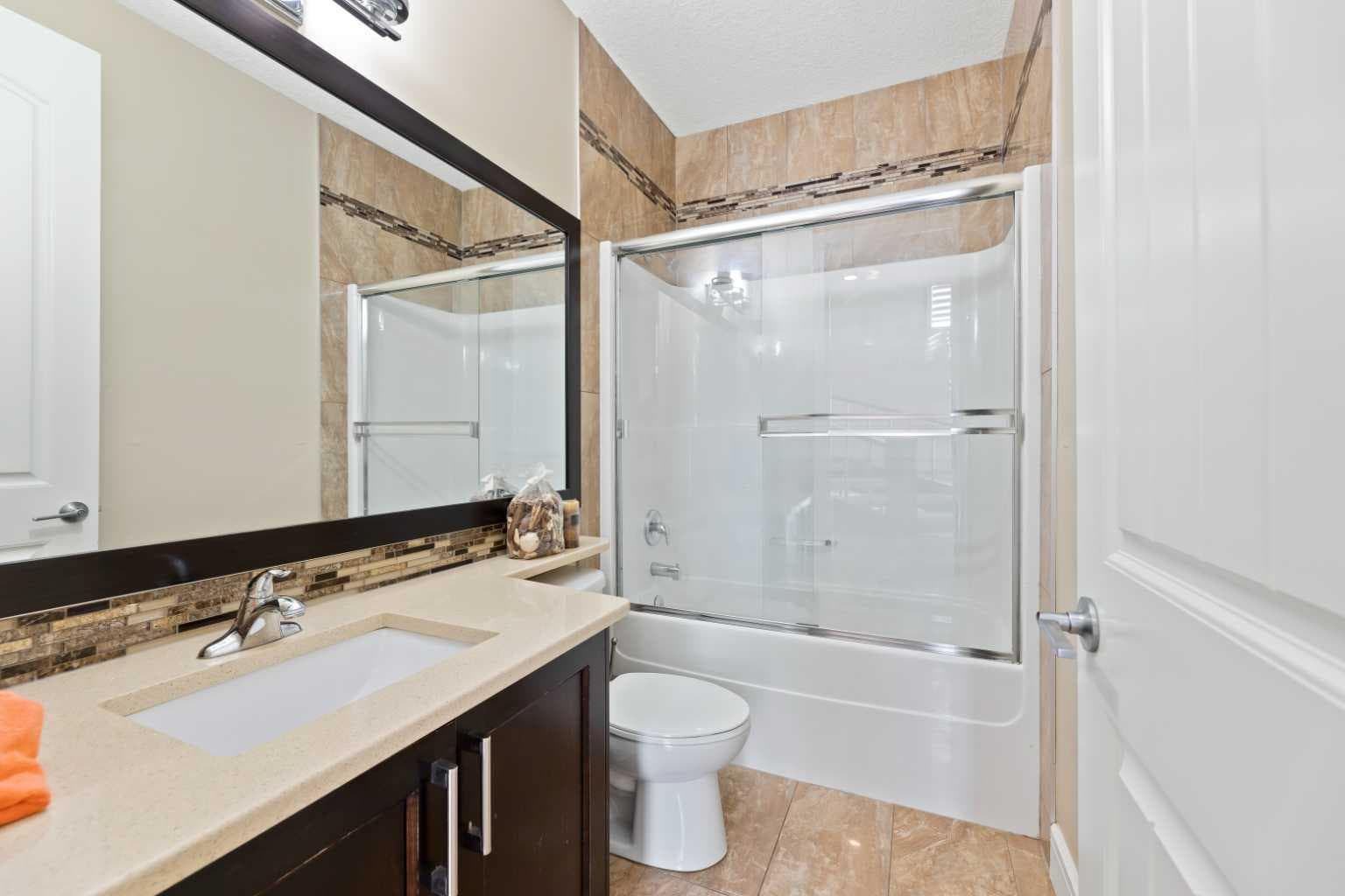 150 Saddlelake Grove NE