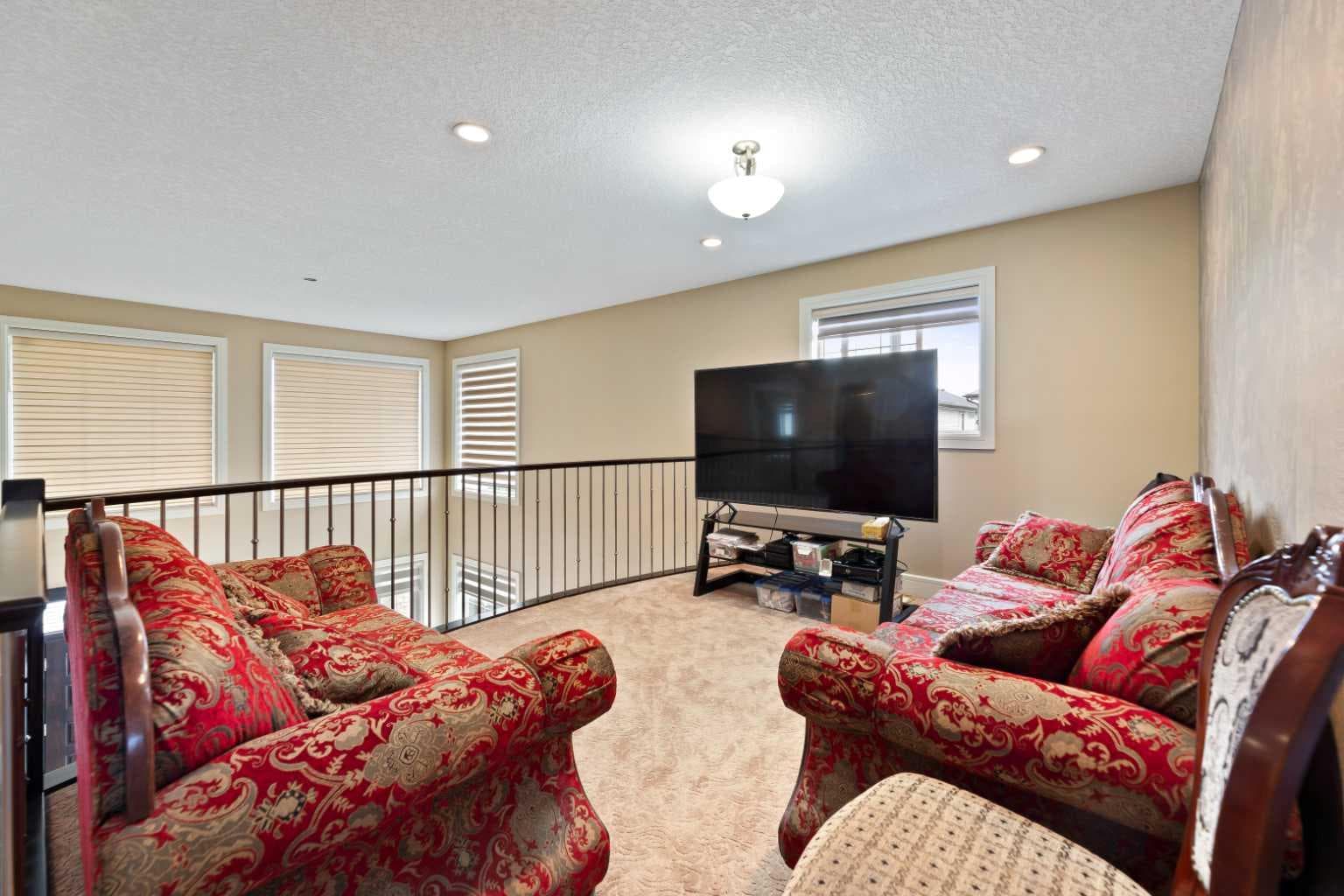 150 Saddlelake Grove NE