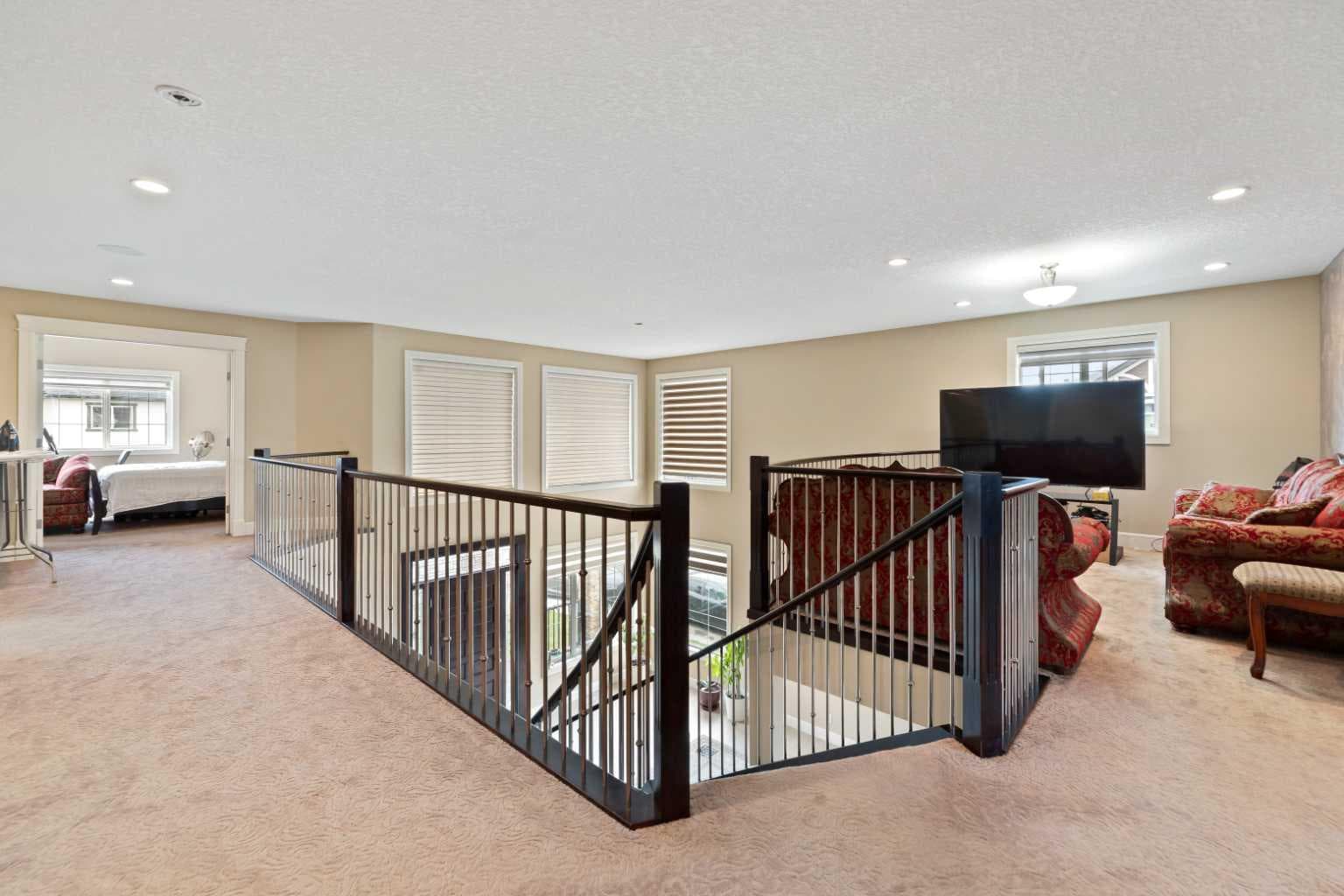 150 Saddlelake Grove NE
