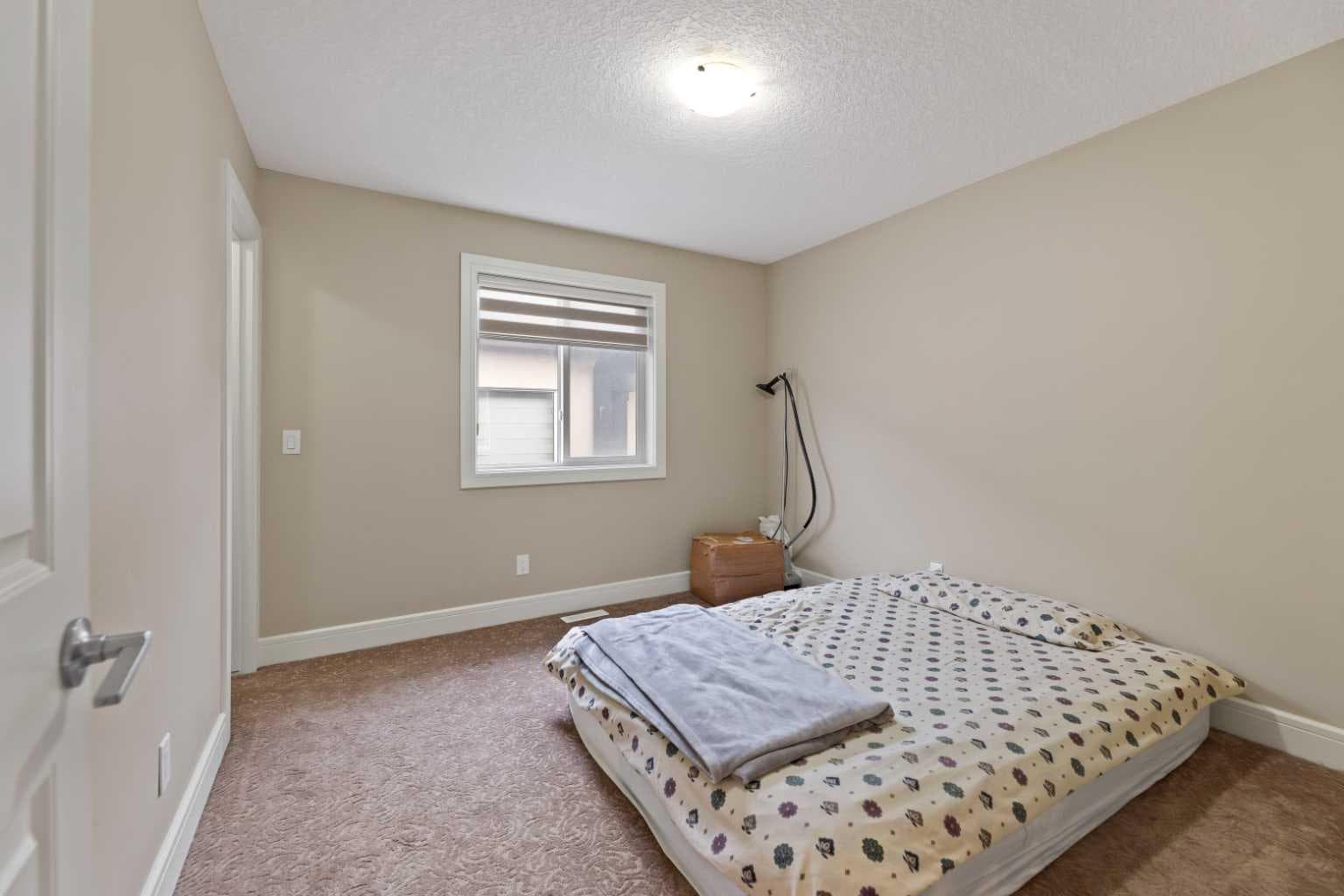 150 Saddlelake Grove NE