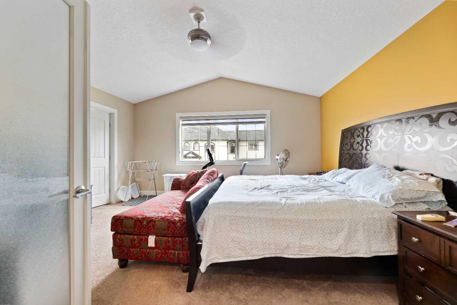 150 Saddlelake Grove NE