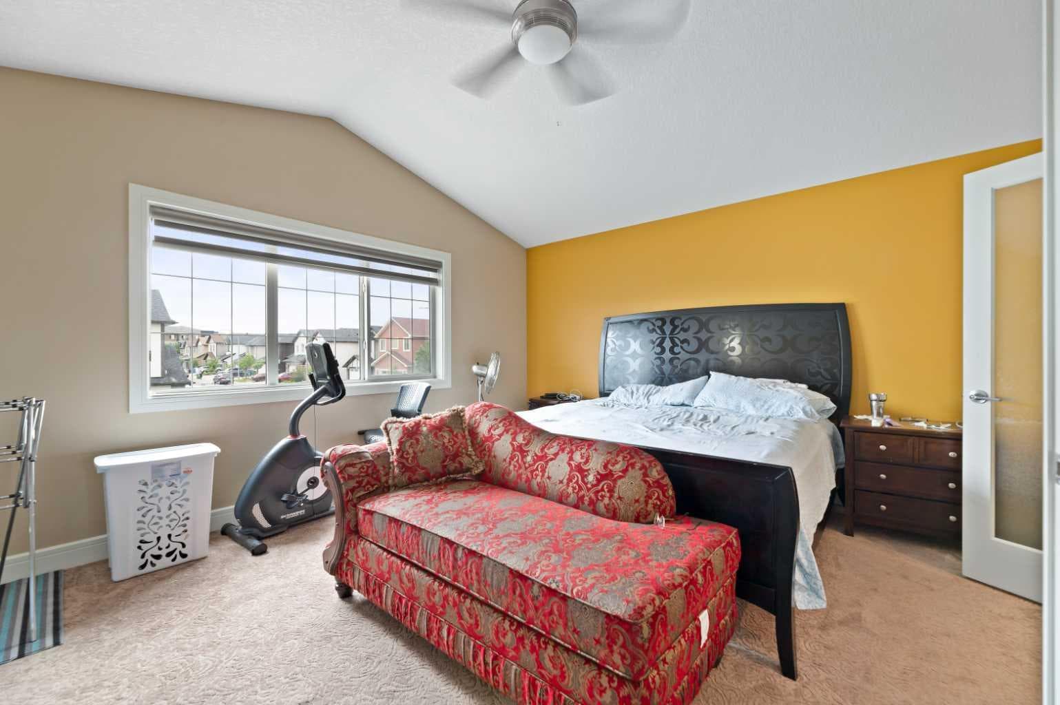 150 Saddlelake Grove NE