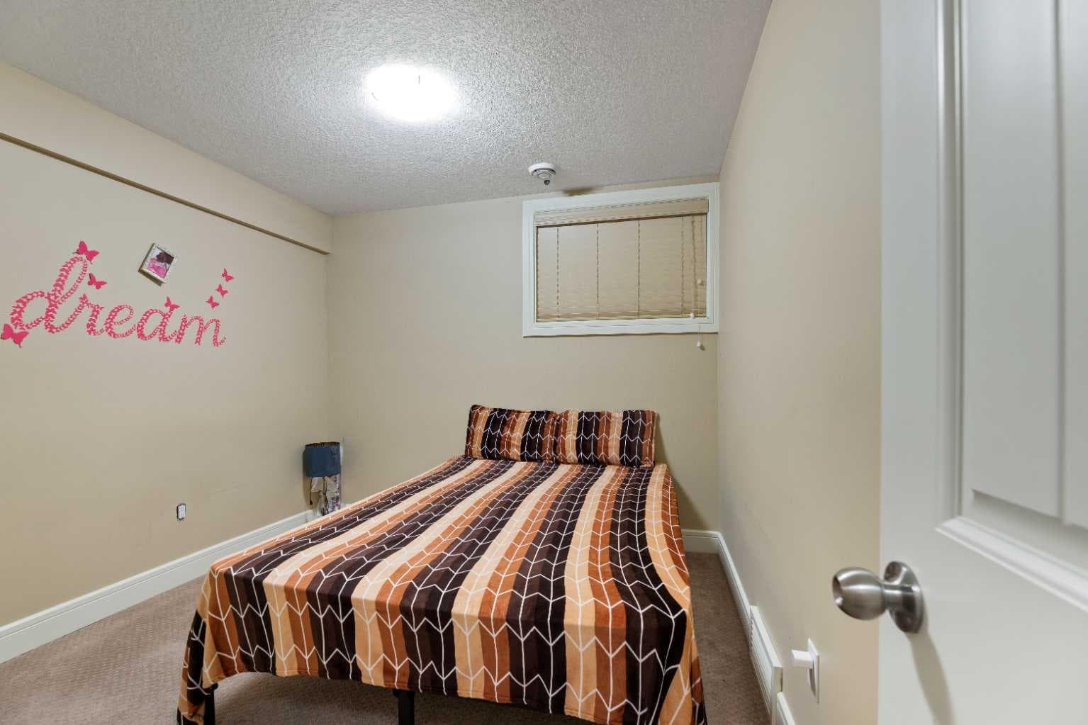 150 Saddlelake Grove NE