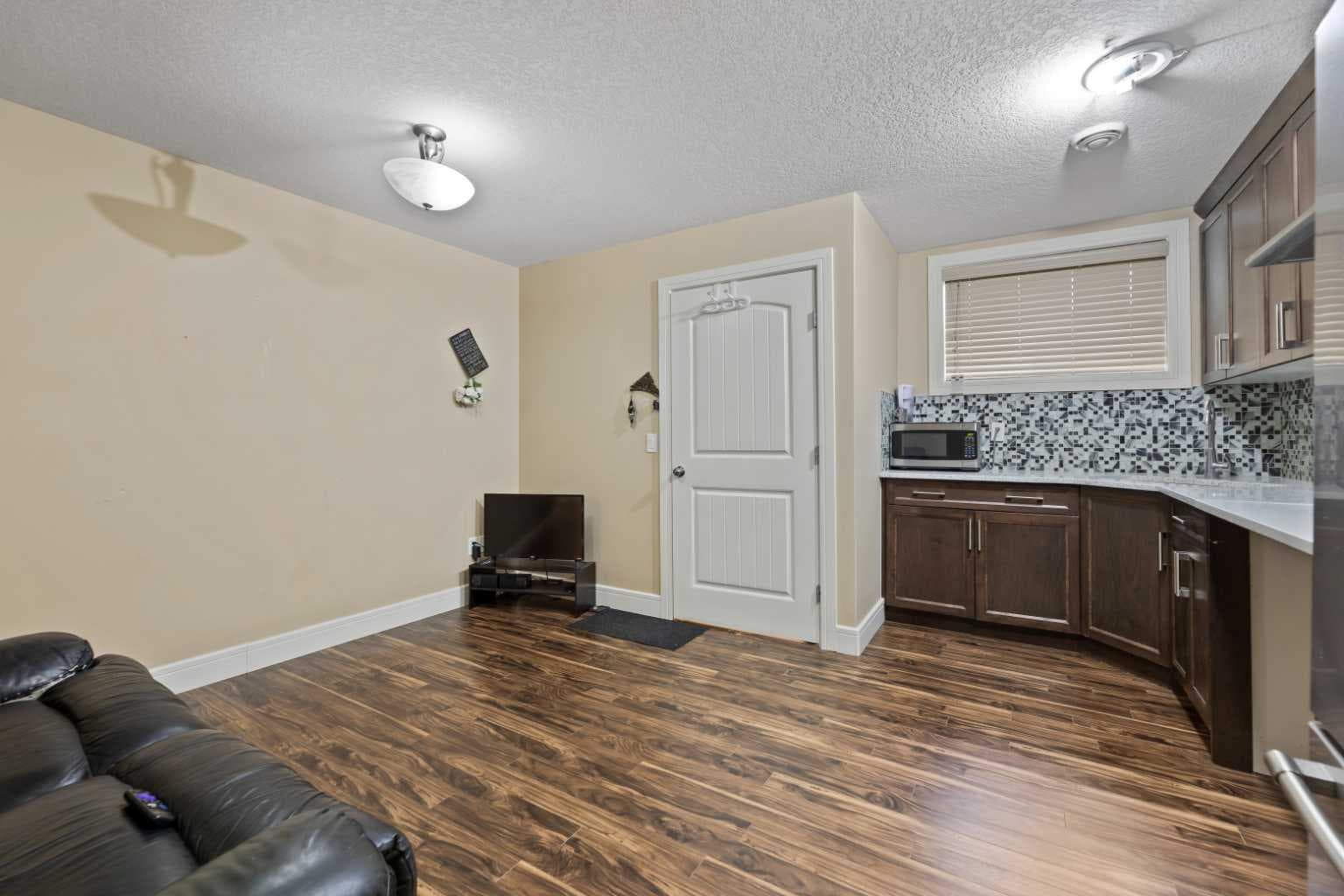 150 Saddlelake Grove NE