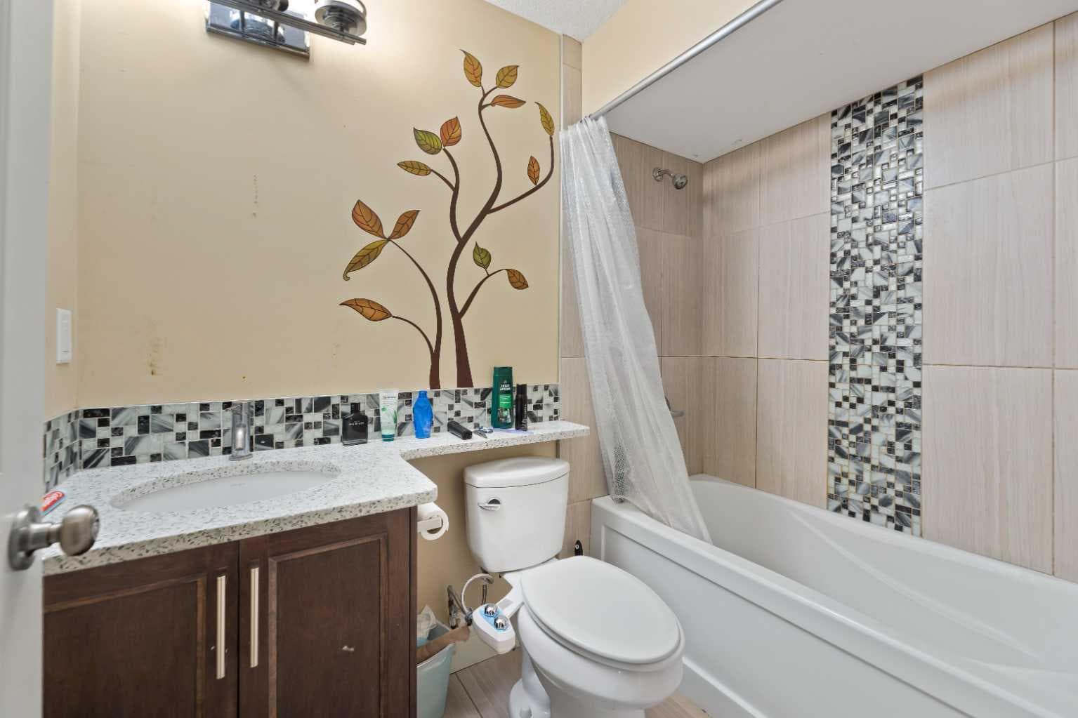 150 Saddlelake Grove NE