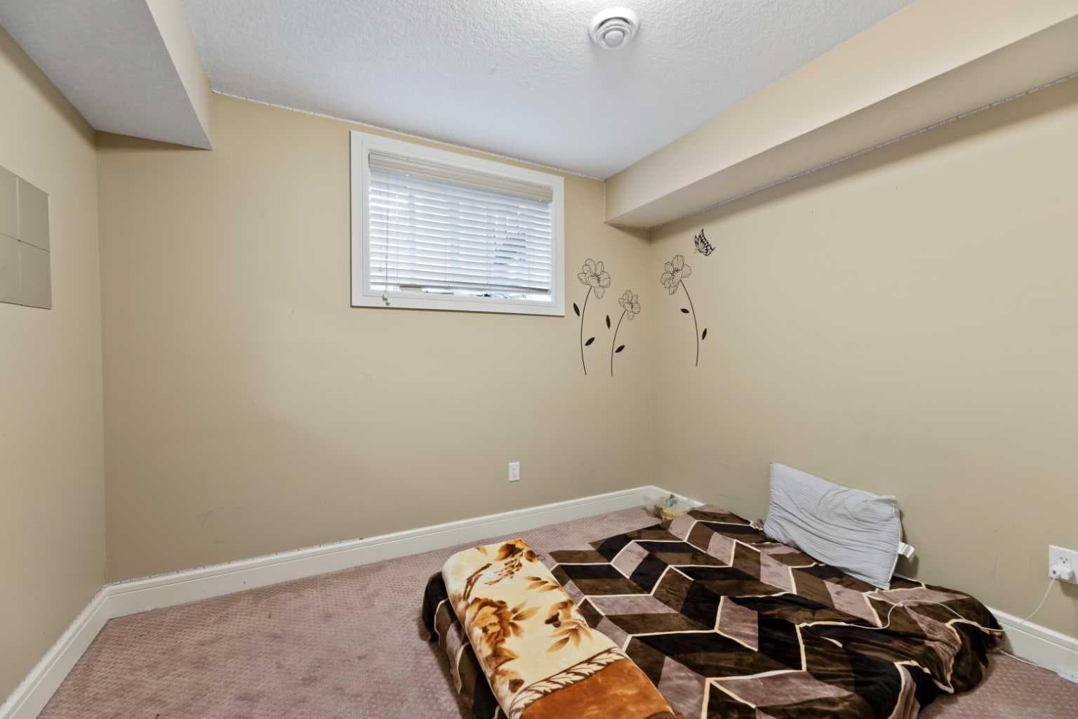 150 Saddlelake Grove NE