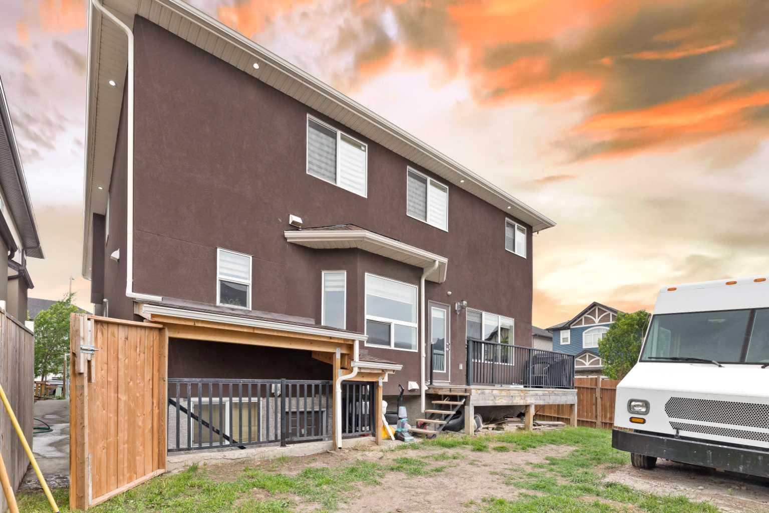 150 Saddlelake Grove NE