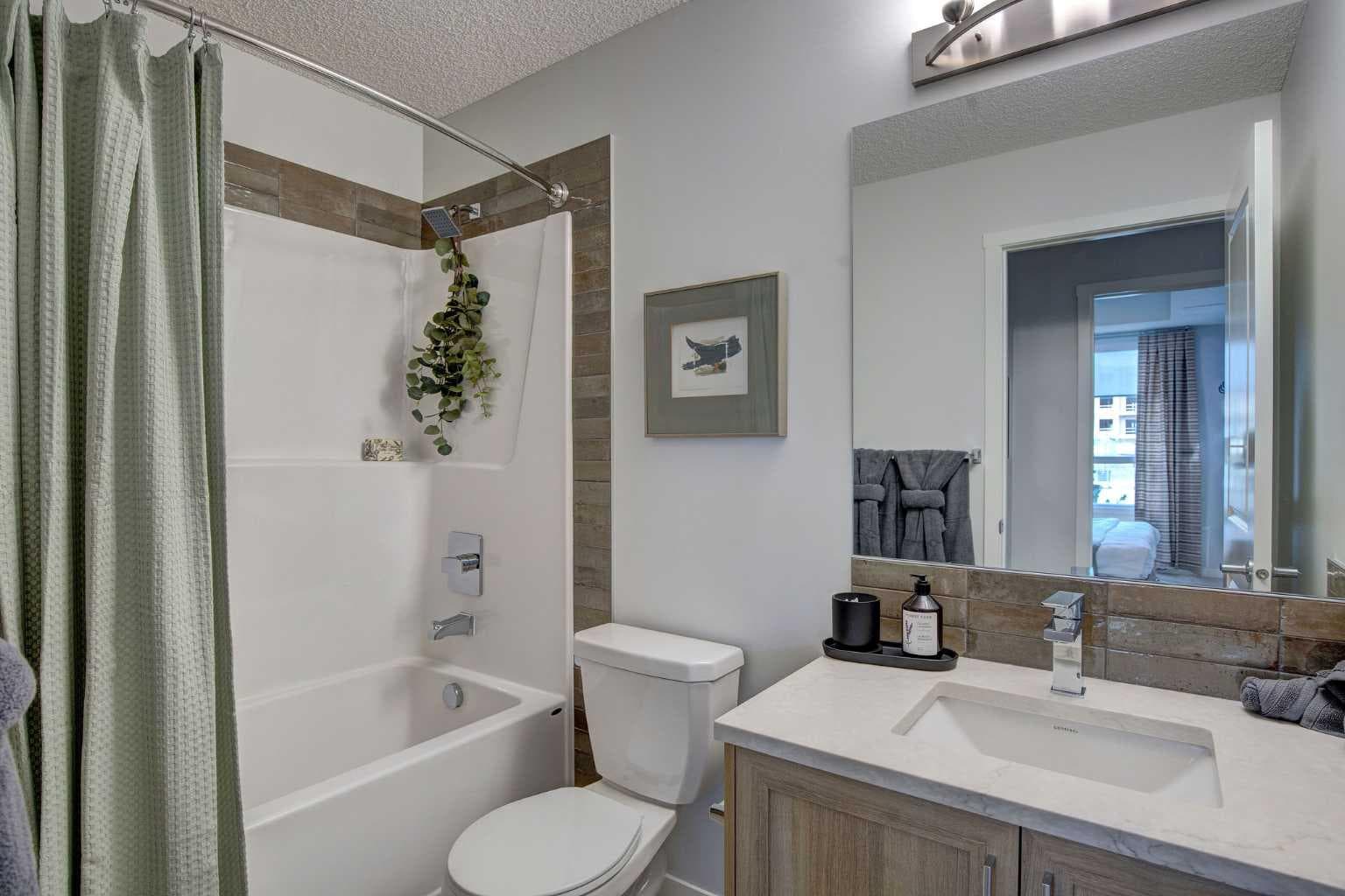 7111, 9400 Blackfoot Trail SE