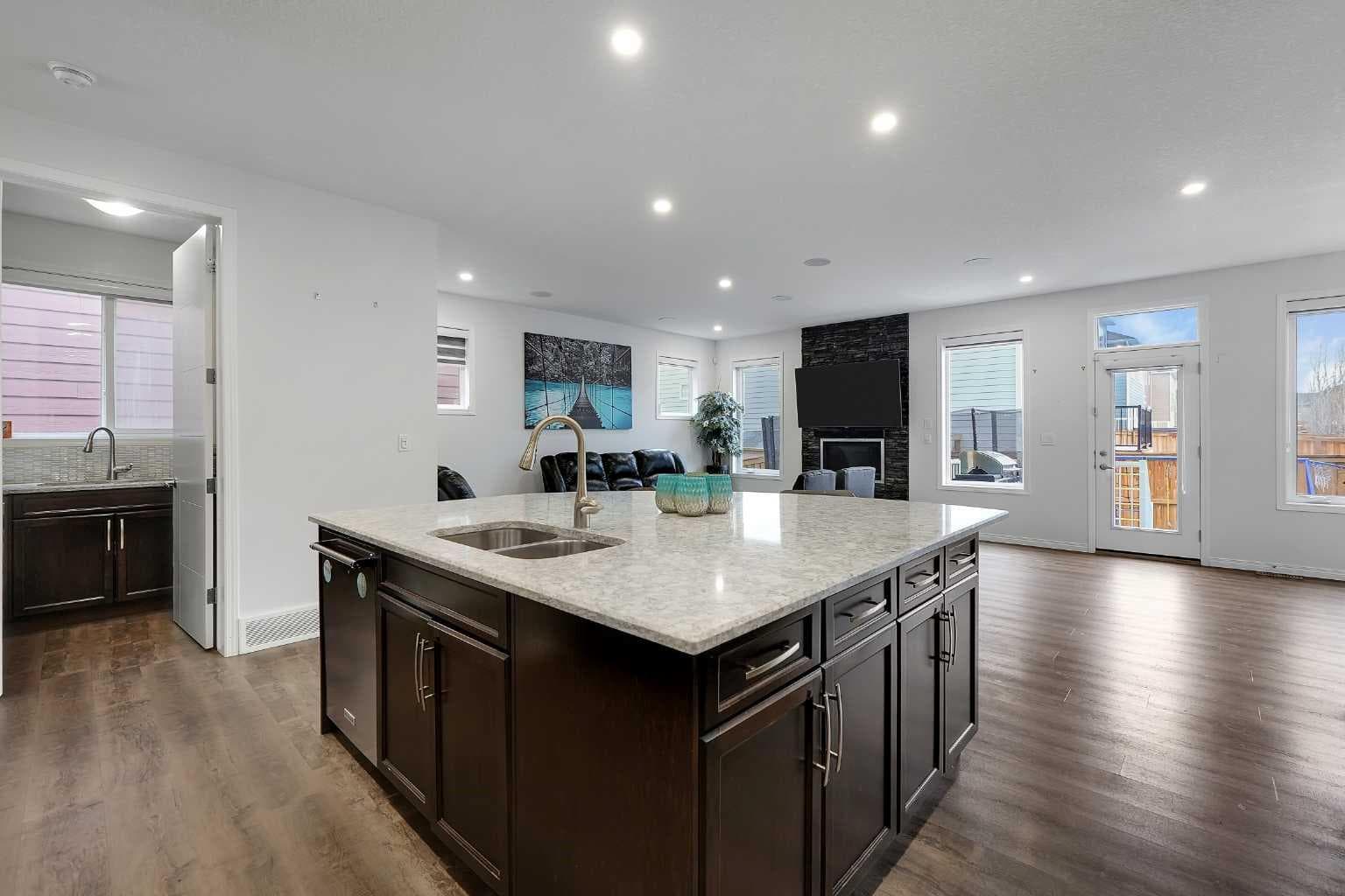 17 Yorkstone Way SW