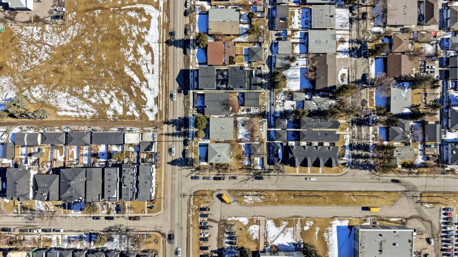 2135, 2139, 2143 50 Avenue SW