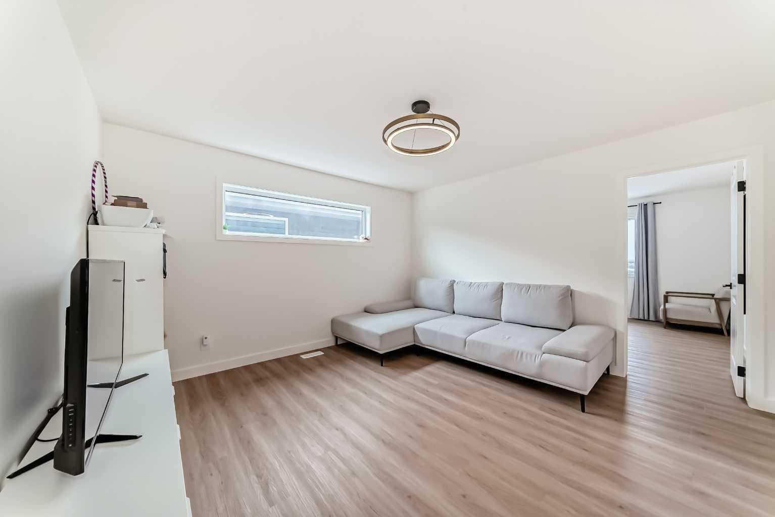 137 Verity Manor SW