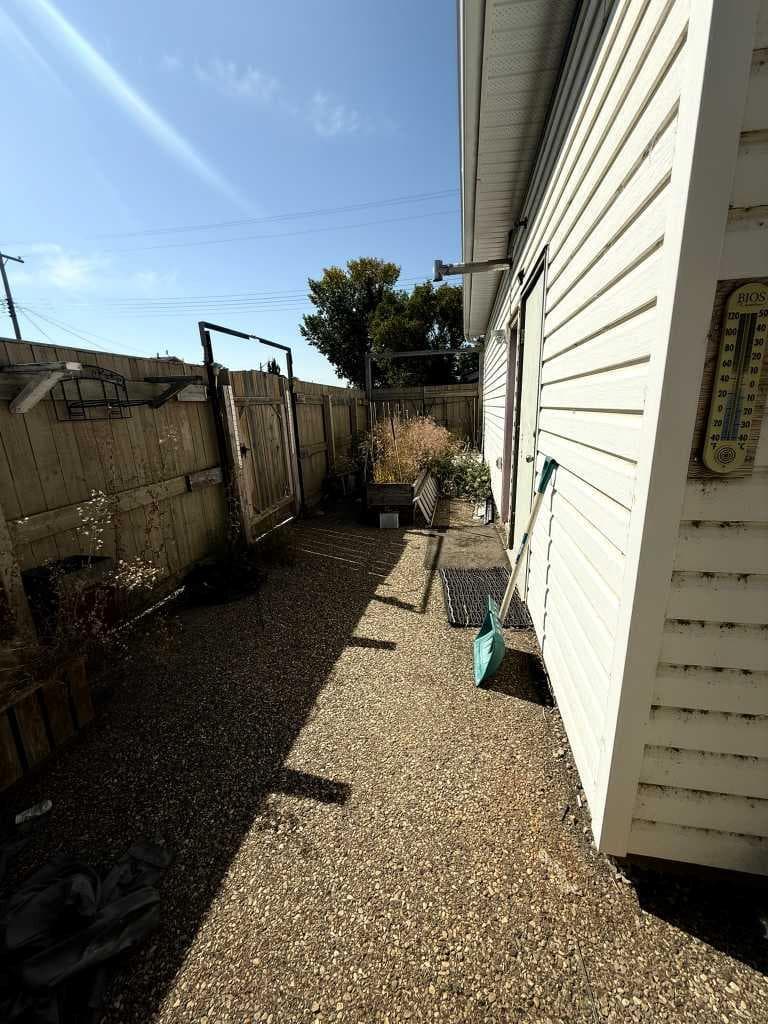 Lot 20 - 1, 223 6 Street 