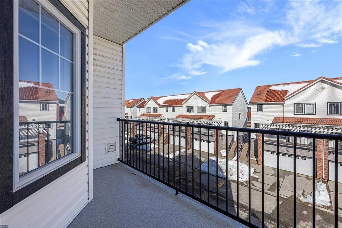 326, 30 Royal Oak Plaza NW
