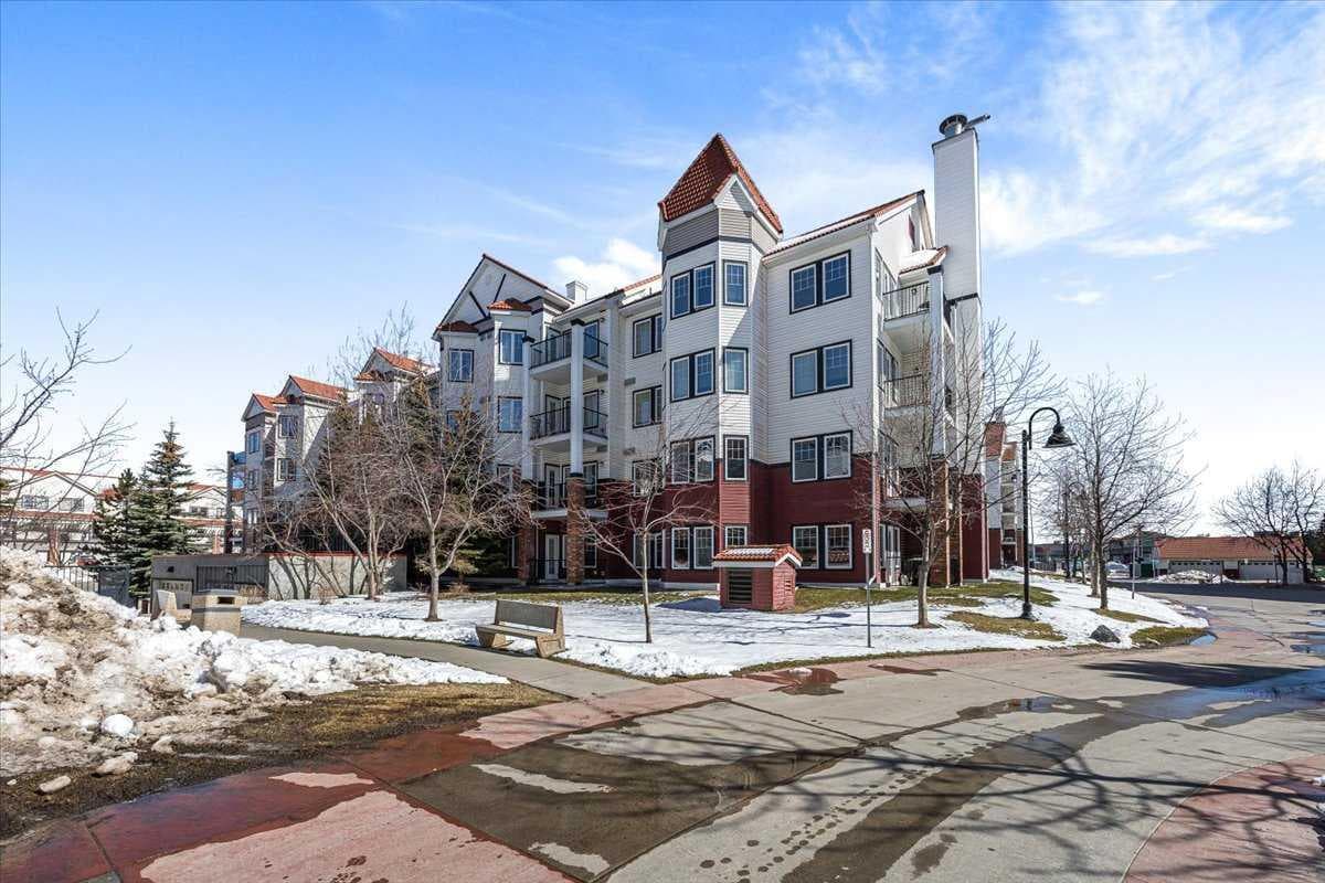 326, 30 Royal Oak Plaza NW