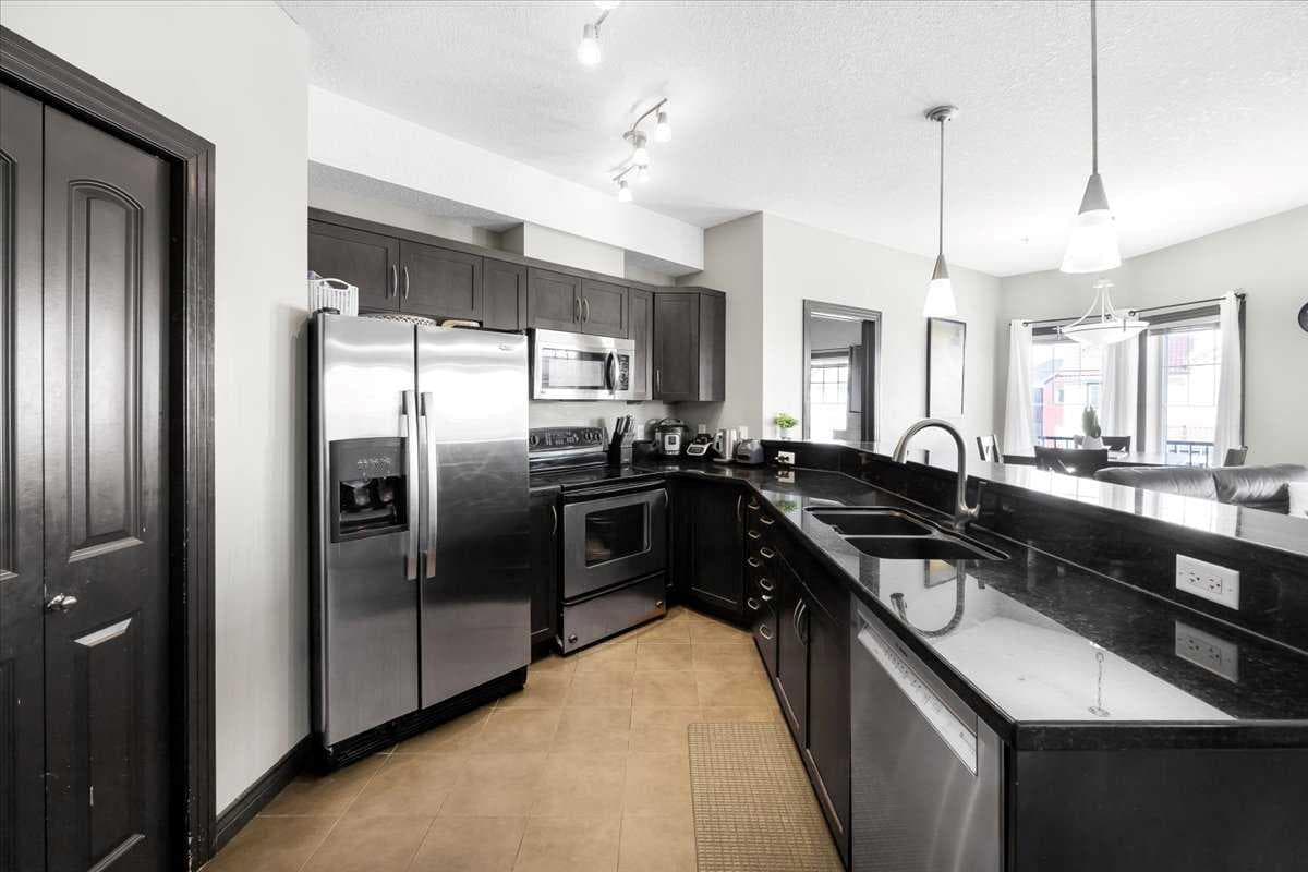 326, 30 Royal Oak Plaza NW