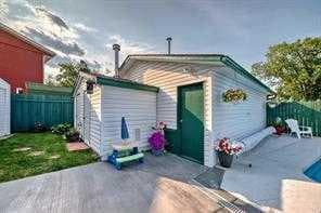 420 Whitehorn Place NE