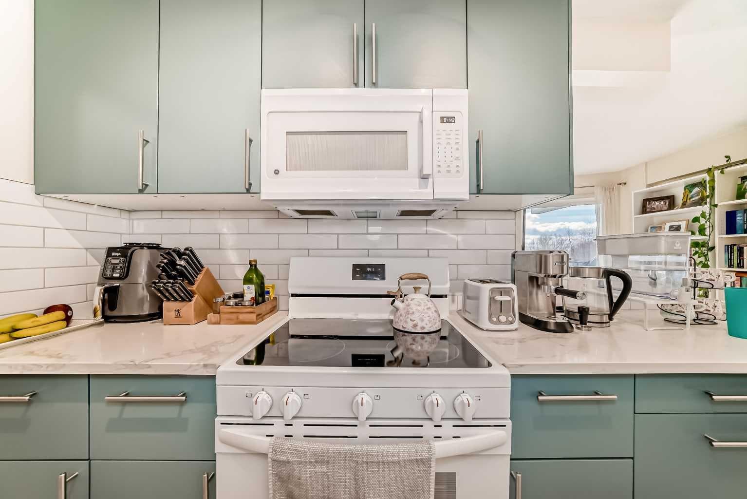 202, 520 Cedar Crescent SW