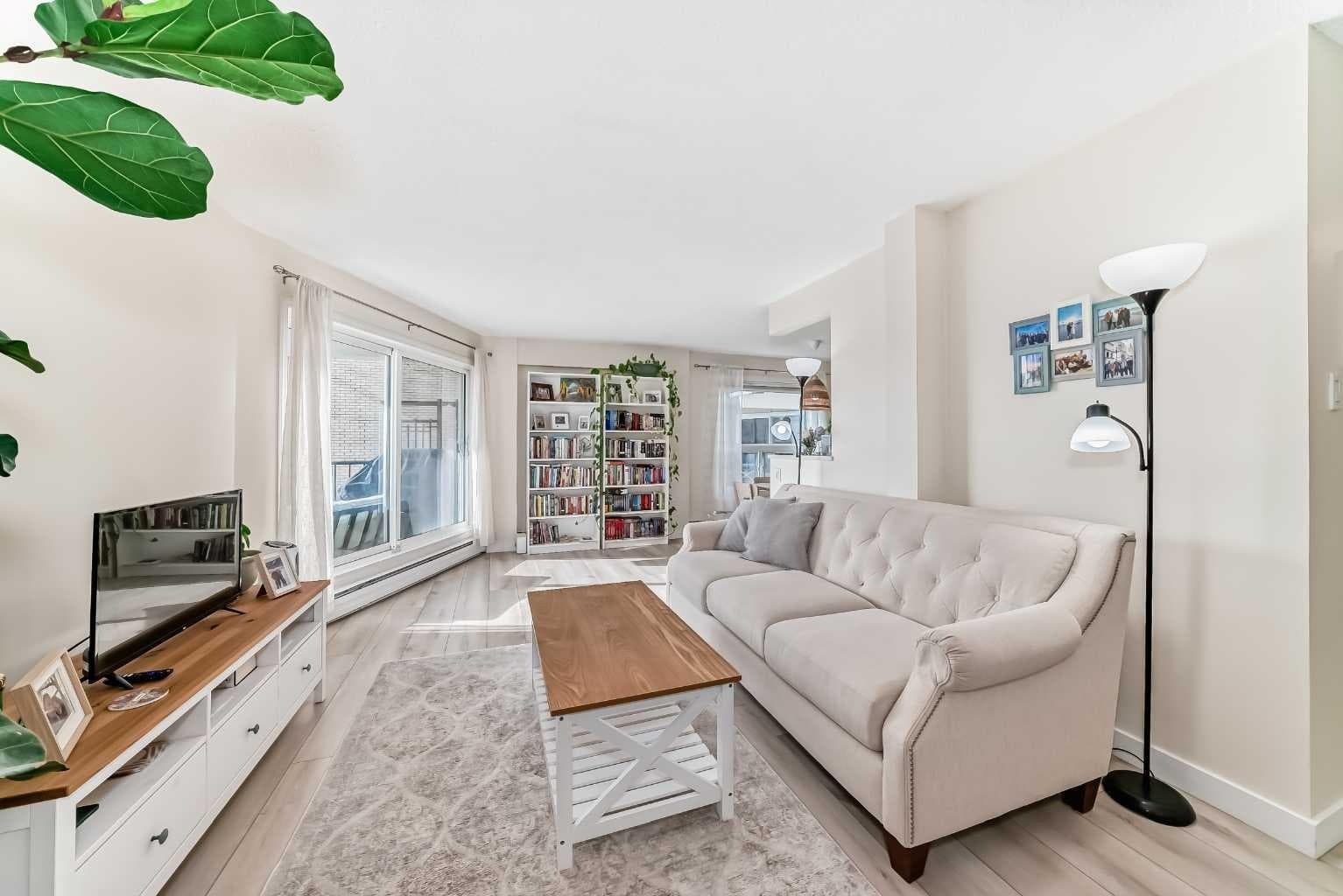 202, 520 Cedar Crescent SW