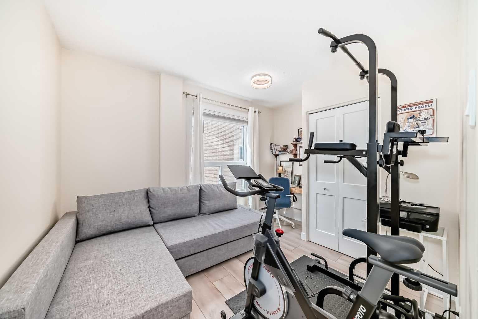 202, 520 Cedar Crescent SW