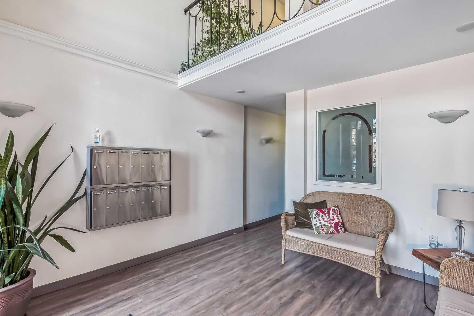 202, 520 Cedar Crescent SW