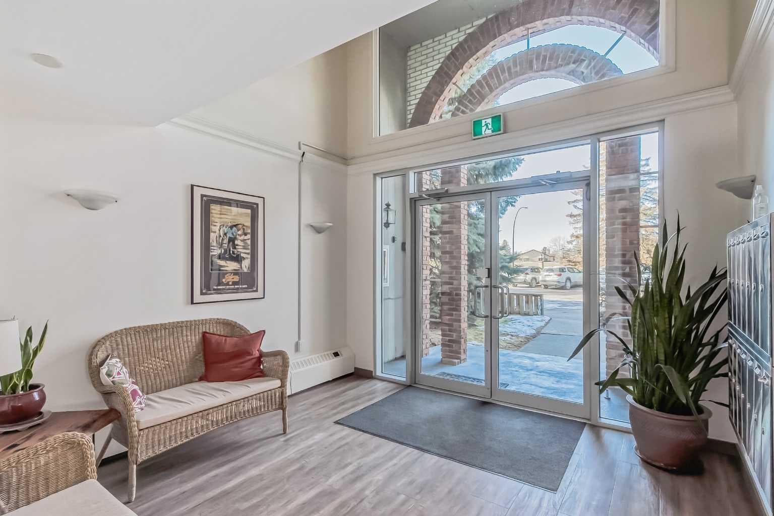202, 520 Cedar Crescent SW